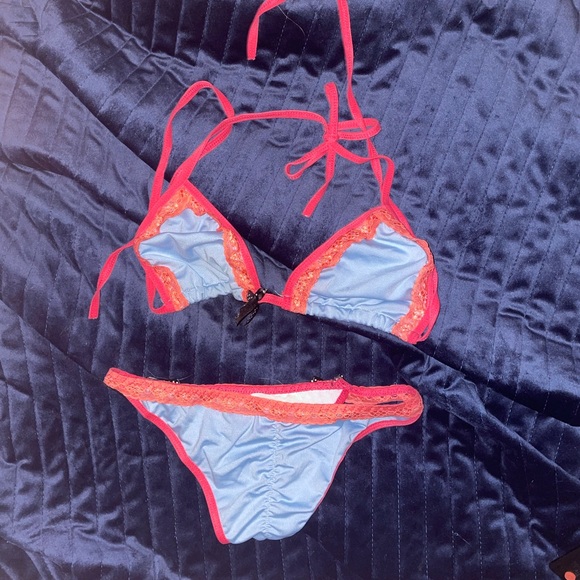 Bikini - Picture 2 of 2